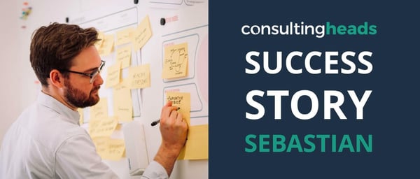 Success Story Siemens Management Consulting: Success-Story-Karte mit Sebastian an einer Notizzettel-Wand