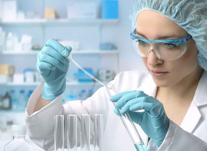 Restrukturierung in Gesundheitswirtschaft und Life Sciences – Laborarbeitsplatz