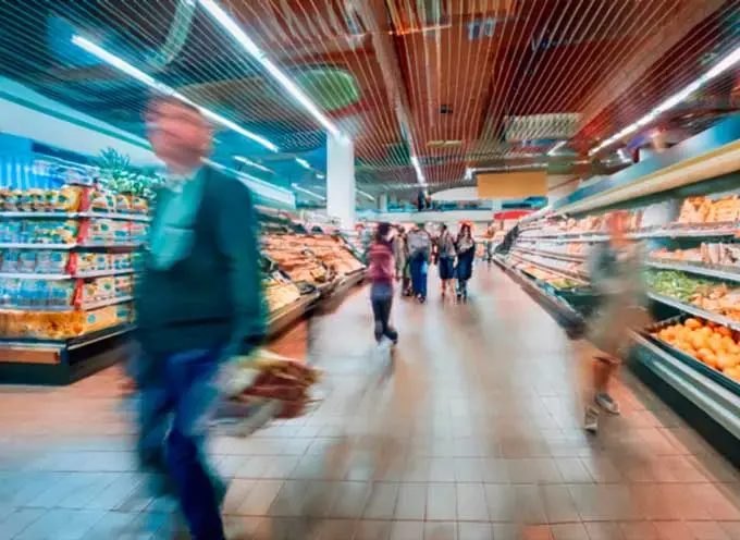 Restrukturierung im Handel – Verkaufsfläche mit Sortimentsauslage