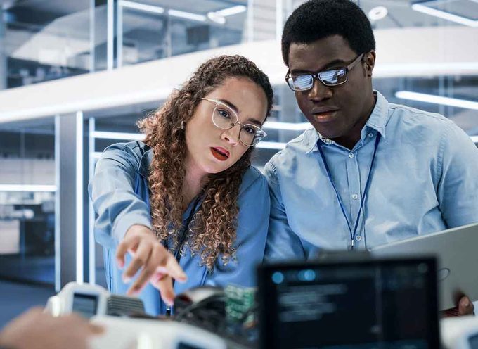 Team arbeitet an der Umsetzung eines Strategieprogramms