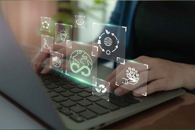 Digitale Dienste eines Technologieunternehmens am Laptop