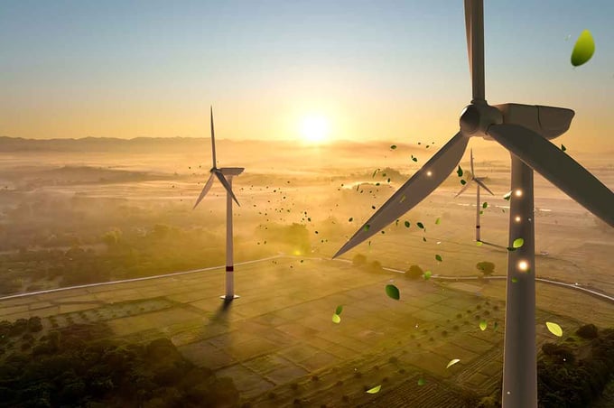 Windpark eines Energieversorgers in der Abenddämmerung