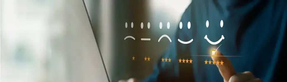 Customer Experience-Beratung: Bewertungsskala von unzufrieden bis zufrieden auf einem Bildschirm