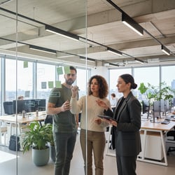 Freelance IT Project Manager im Projektteam bei der Arbeit